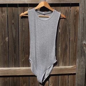 Side (. Y .) Bodysuit